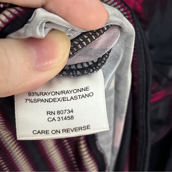 BCBGMaxAzria Black & Pink Blouse Rose Wrap Top Short Sleeve Surplice V-Neck Sz S - Picture 9 of 12